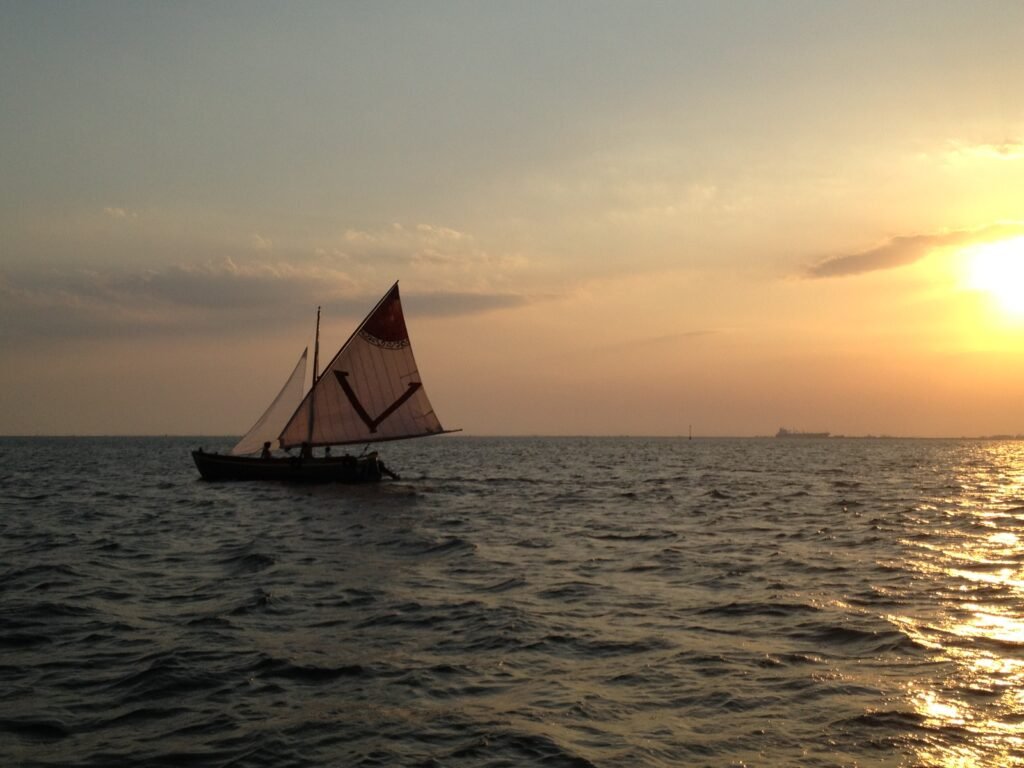 Barca a Vela in Laguna