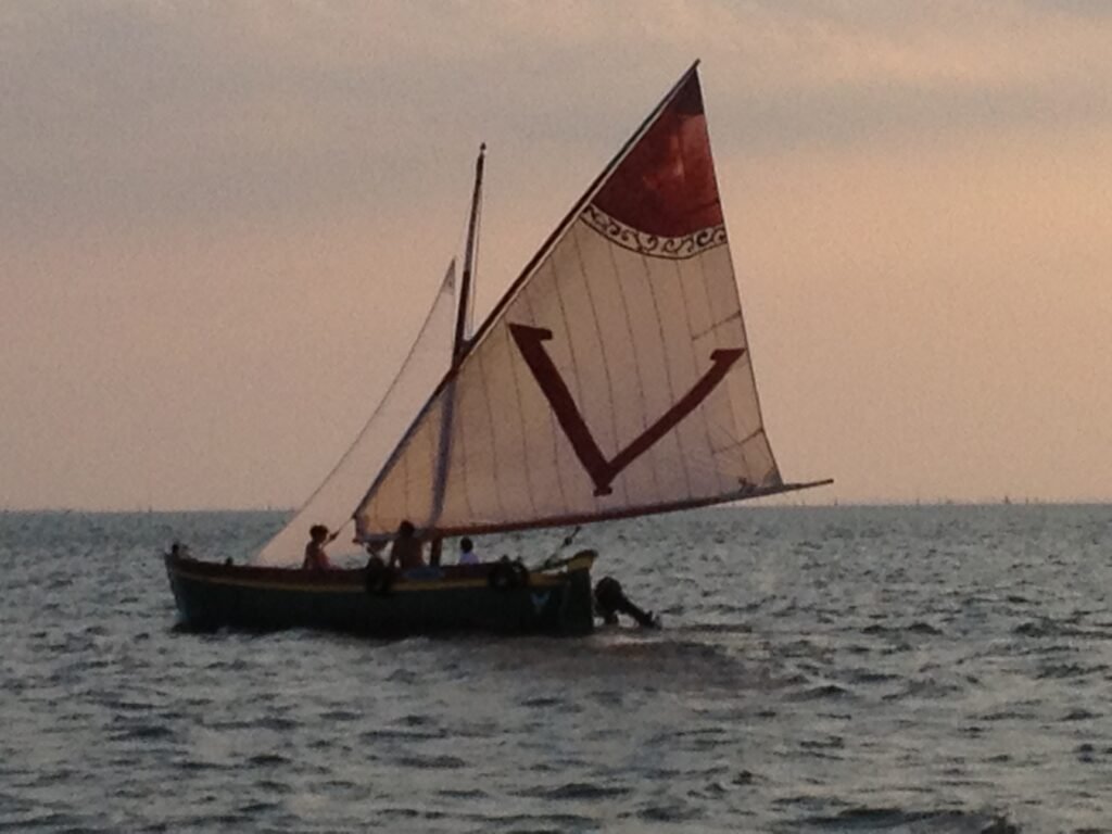 Topa in legno a vela